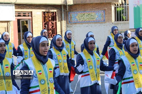 اجرای سرود سپاس معلم توسط اعضای سازمان دانش‌آموزی استان کرمانشاه