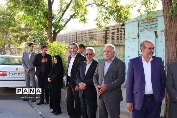 تقدیر اعضای سازمان دانش‌آموزی کرمانشاه از مسئولین آموزش و پرورش در روز معلم