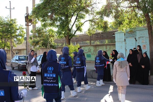 تقدیر اعضای سازمان دانش‌آموزی کرمانشاه از مسئولین آموزش و پرورش در روز معلم