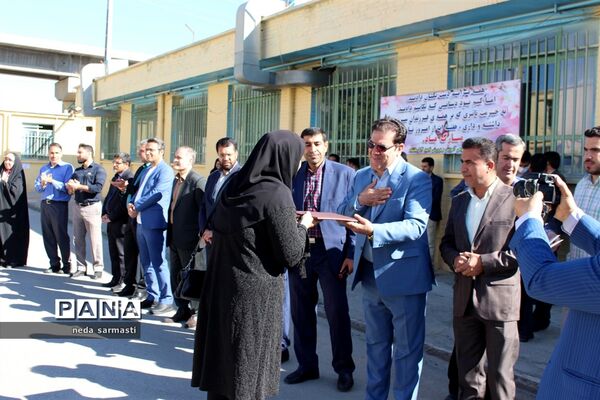 تقدیر اعضای سازمان دانش‌آموزی کرمانشاه از مسئولین آموزش و پرورش در روز معلم