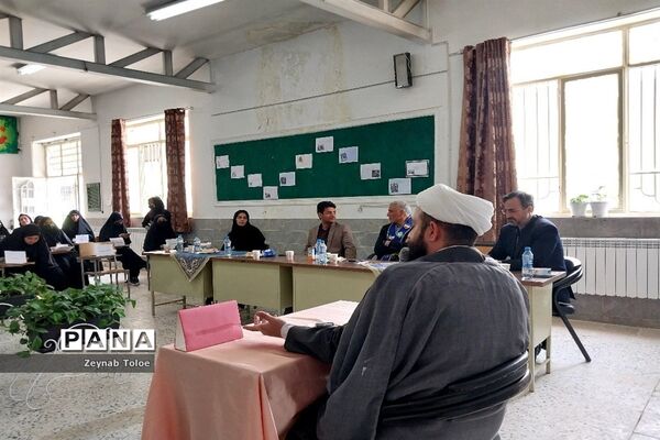 برگزاری دومین جلسه هم‌اندیشی رؤسای شوراهای دانش‌آموزی متوسطه دوم دختر ناحیه پنج
