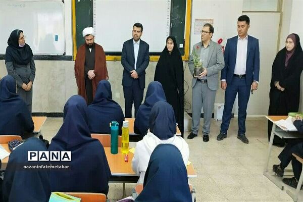 مراسم سپاس معلم در مدارس شهرستان فیروزکوه