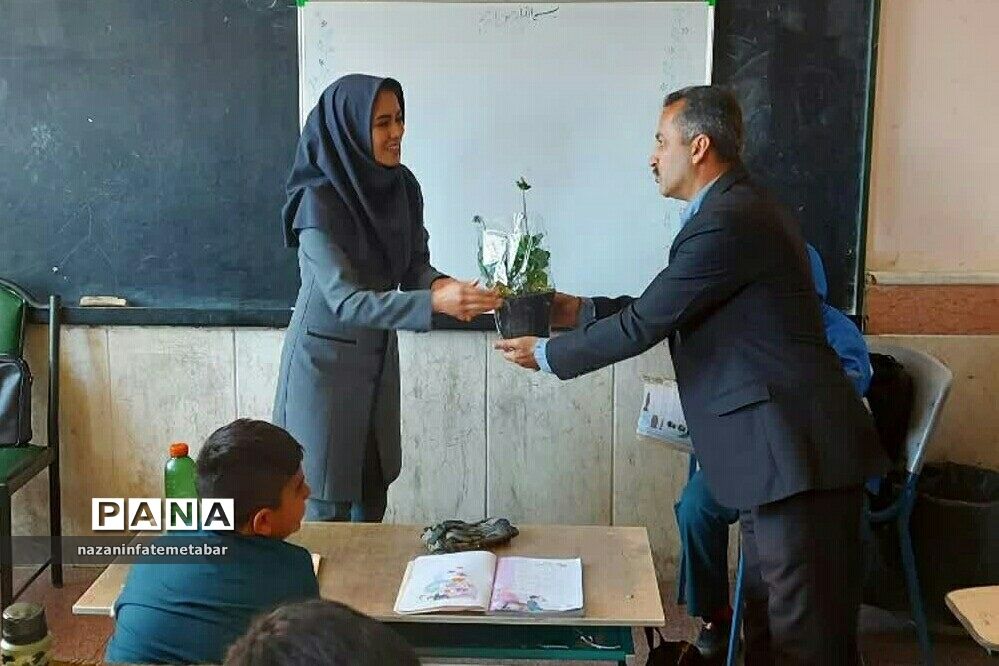 مراسم سپاس معلم در مدارس شهرستان فیروزکوه