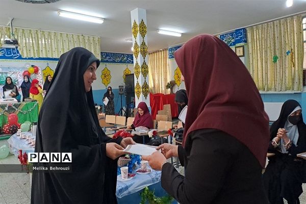 گرامیداشت هفته معلم در دبیرستان سیزده آبان ناحیه یک کرج