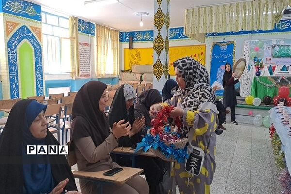 گرامیداشت هفته معلم در دبیرستان سیزده آبان ناحیه یک کرج