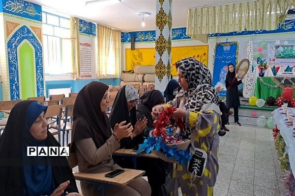 گرامیداشت هفته معلم در دبیرستان سیزده آبان ناحیه یک کرج