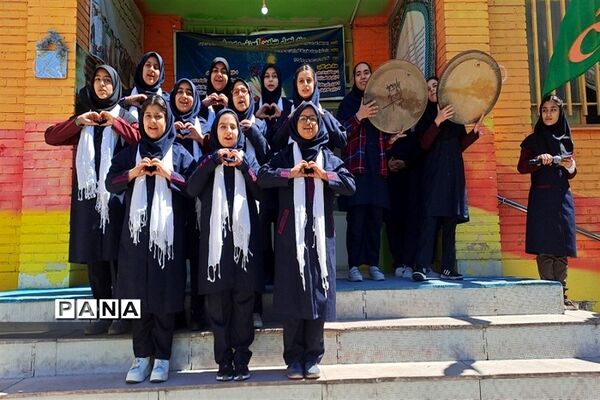 گرامیداشت هفته معلم در دبیرستان سیزده آبان ناحیه یک کرج