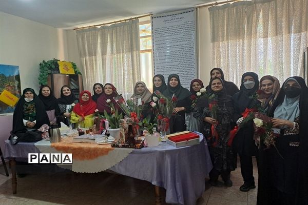 گرامیداشت هفته معلم در دبیرستان سیزده آبان ناحیه یک کرج