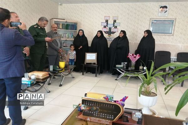 تجلیل از مقام شامخ معلم در دبستان عالیه جبروتی یک ناحیه یک یزد