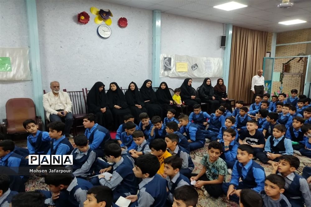 برگزاری مراسم سپاس معلم  در دبستان پسرانه آذر یزدی ناحیه یک