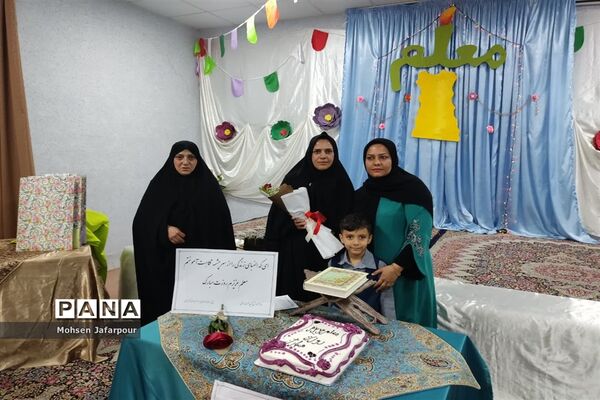 برگزاری مراسم سپاس معلم  در دبستان پسرانه آذر یزدی ناحیه یک