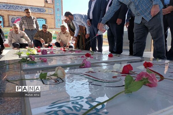 مراسم زیارت عاشورا به مناسبت هفته معلم در کنار مزار مطهر شهدای گمنام بهبهان