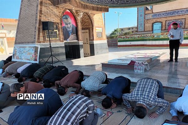 مراسم زیارت عاشورا به مناسبت هفته معلم در کنار مزار مطهر شهدای گمنام بهبهان