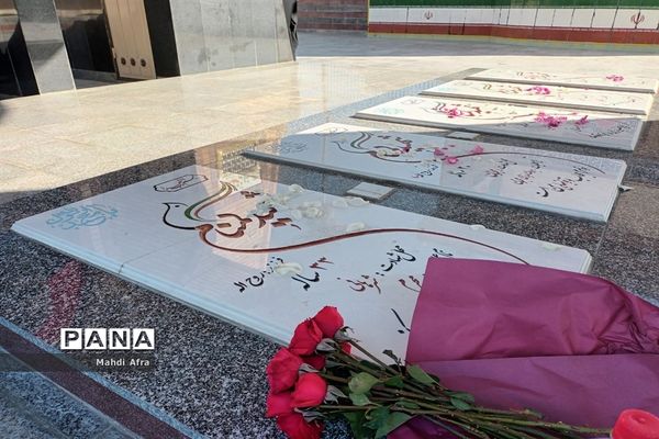 مراسم زیارت عاشورا به مناسبت هفته معلم در کنار مزار مطهر شهدای گمنام بهبهان