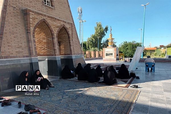 مراسم زیارت عاشورا به مناسبت هفته معلم در کنار مزار مطهر شهدای گمنام بهبهان