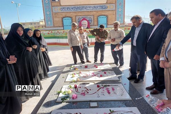 مراسم زیارت عاشورا به مناسبت هفته معلم در کنار مزار مطهر شهدای گمنام بهبهان