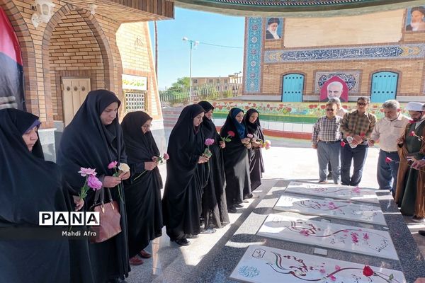 مراسم زیارت عاشورا به مناسبت هفته معلم در کنار مزار مطهر شهدای گمنام بهبهان