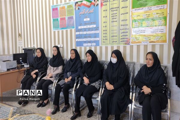 بزرگداشت مقام معلم در دبیرستان متوسطه اول توحید خاتم