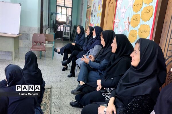 بزرگداشت مقام معلم در دبیرستان متوسطه اول توحید خاتم