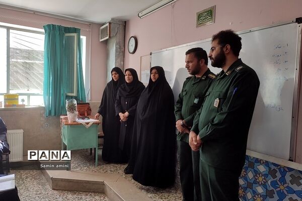 گرامیداشت مقام بزرگ معلم در دبیرستان آزاده رودهن