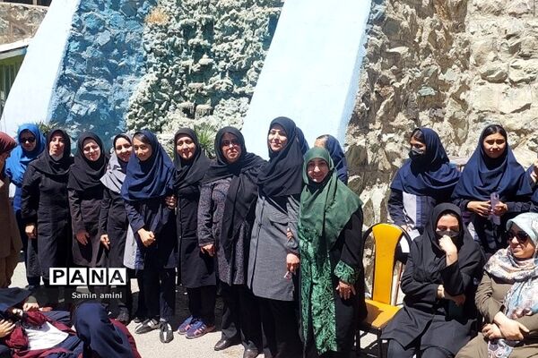 گرامیداشت مقام بزرگ معلم در دبیرستان آزاده رودهن