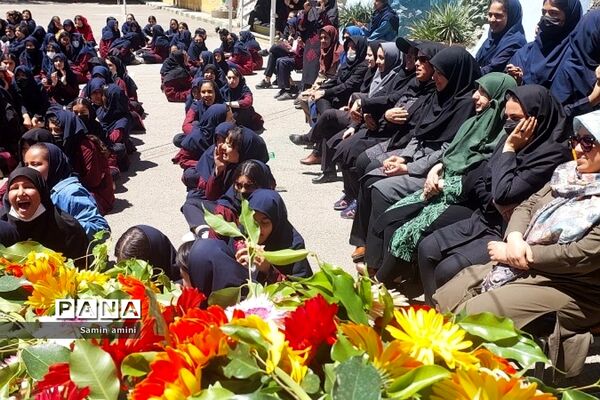 گرامیداشت مقام بزرگ معلم در دبیرستان آزاده رودهن