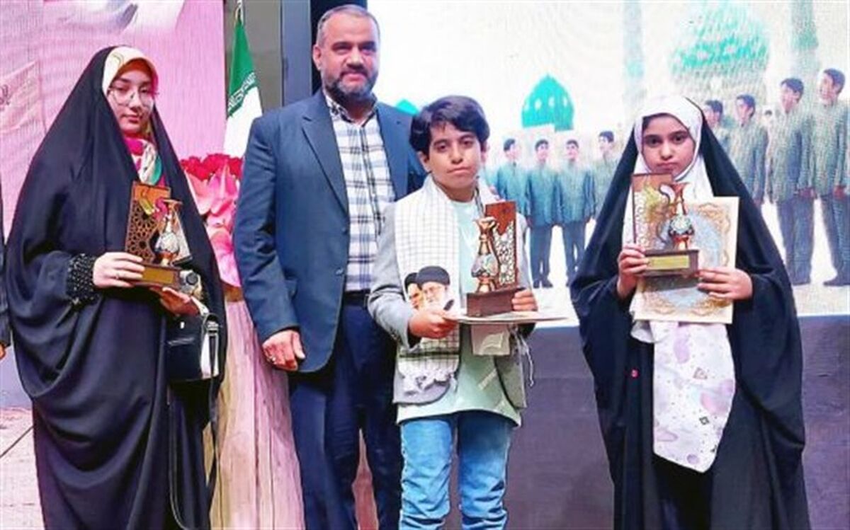دانش‌آموزان قمی 3 رتبه کشوری در همایش «پرواز تا بی نهایت» کسب کردند