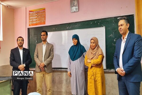 بازدید مدیر آموزش و پرورش شهرستان ملارد از مدارس به مناسبت گرامیداشت روز معلم