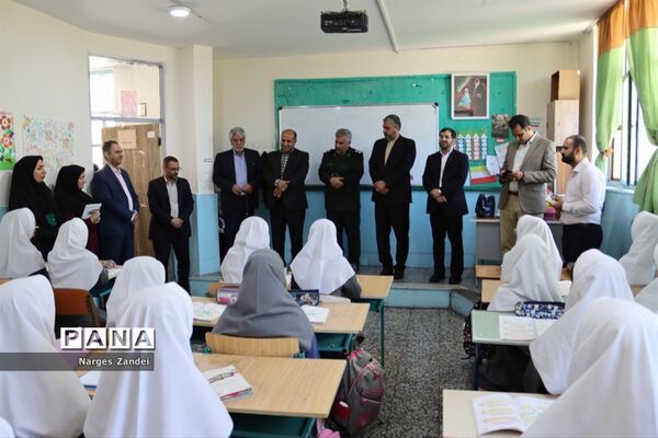 بازدید مدیر آموزش و پرورش شهرستان ملارد از مدارس به مناسبت گرامیداشت روز معلم