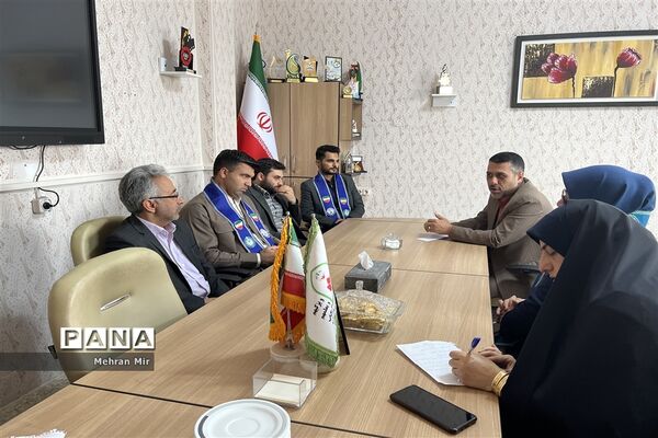 تقدیر اعضای سازمان دانش‌آموزی گلستان از مسئولان آموزش و پرورش به‌مناسبت گرامیداشت هفته معلم