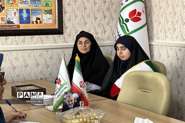 تقدیر اعضای سازمان دانش‌آموزی گلستان از مسئولان آموزش و پرورش به‌مناسبت گرامیداشت هفته معلم