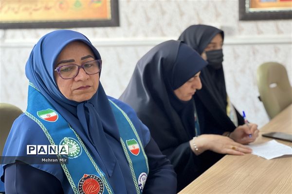 تقدیر اعضای سازمان دانش‌آموزی گلستان از مسئولان آموزش و پرورش به‌مناسبت گرامیداشت هفته معلم