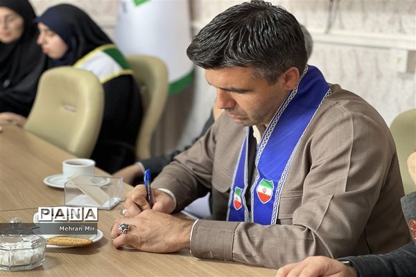 تقدیر اعضای سازمان دانش‌آموزی گلستان از مسئولان آموزش و پرورش به‌مناسبت گرامیداشت هفته معلم