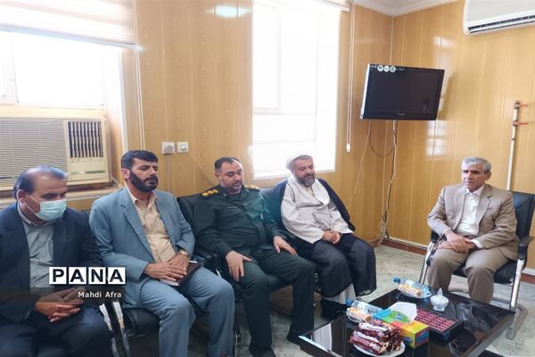 دیدار فرماندهان نظامی و انتظامی با سرپرست آموزش و پرورش بهبهان به مناسبت روز معلم