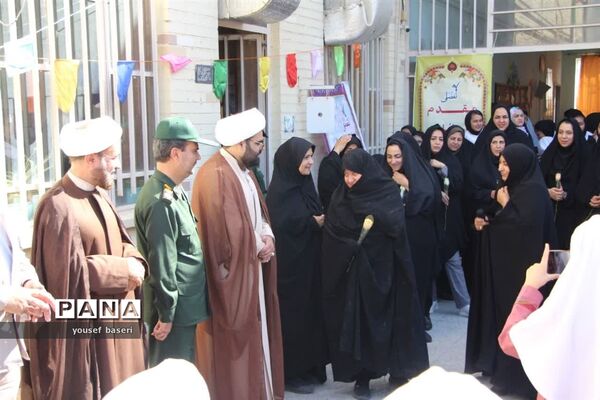 تقدیر از آموزگاران دبستان تفضلی ناحیه ۲ یزد