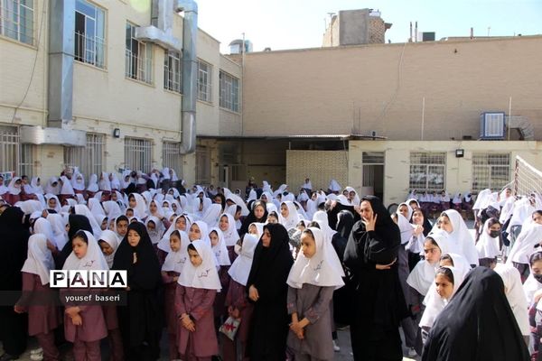 تقدیر از آموزگاران دبستان تفضلی ناحیه ۲ یزد