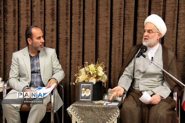 دیدار اعضای ستاد گرامیداشت مقام معلم با نماینده ولی فقیه