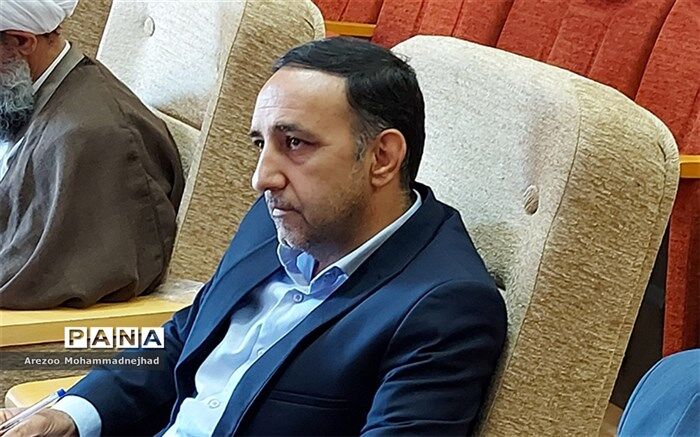 معلم ماندگارترین واژه، احترام‌برانگیز است
