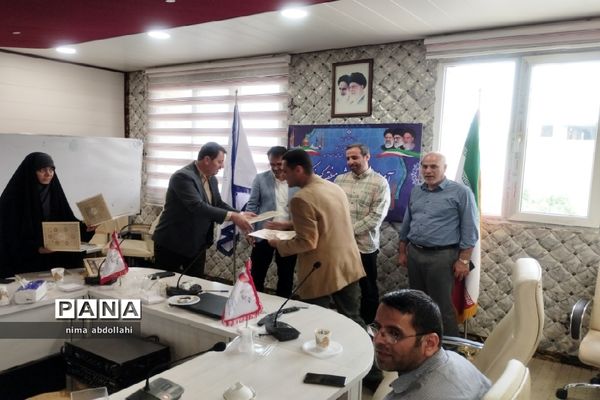 تقدیر و تشکر از داوران و مربیان قرآنی