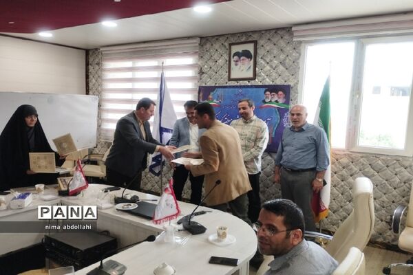 تقدیر و تشکر از داوران و مربیان قرآنی