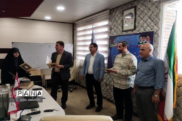 تقدیر و تشکر از داوران و مربیان قرآنی