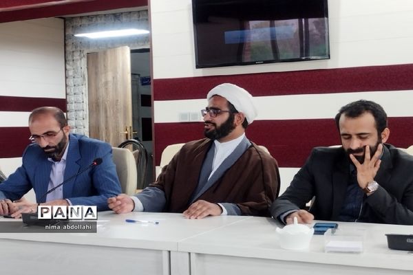 تقدیر و تشکر از داوران و مربیان قرآنی