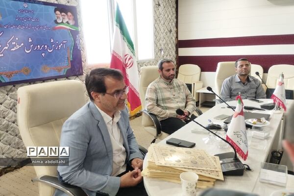 تقدیر و تشکر از داوران و مربیان قرآنی