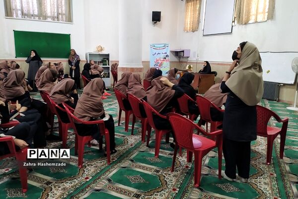 گرامیداشت هفته مشاغل در دبیرستان مهدیه ناحیه یک شهرری