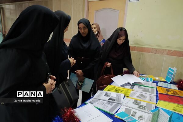 گرامیداشت هفته مشاغل در دبیرستان مهدیه ناحیه یک شهرری