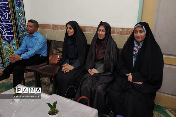 گرامیداشت هفته مشاغل در دبیرستان مهدیه ناحیه یک شهرری