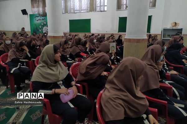 گرامیداشت هفته مشاغل در دبیرستان مهدیه ناحیه یک شهرری