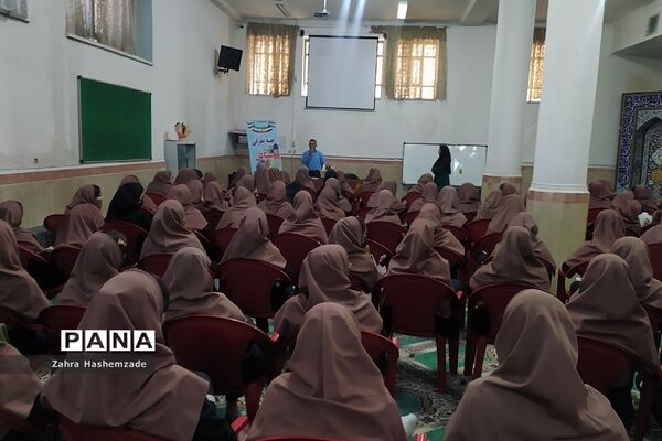 گرامیداشت هفته مشاغل در دبیرستان مهدیه ناحیه یک شهرری
