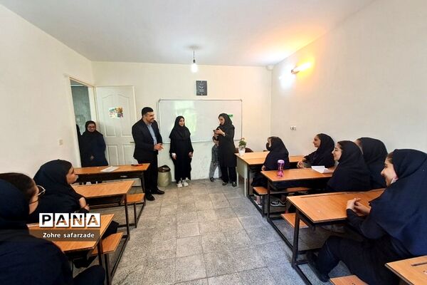 تقدیر و تبریک  کارشناس مسئول آموزش متوسطه به دبیران  مدرسه نوین آفرین رودهن در هفته معلم
