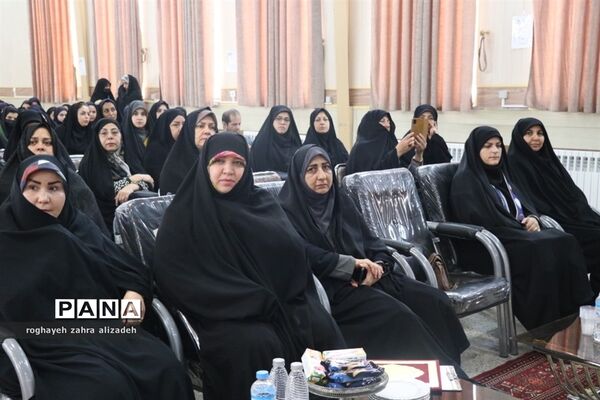 آیین نواختن زنگ سپاس معلم در دبیرستان شاهد خاندان قفلی